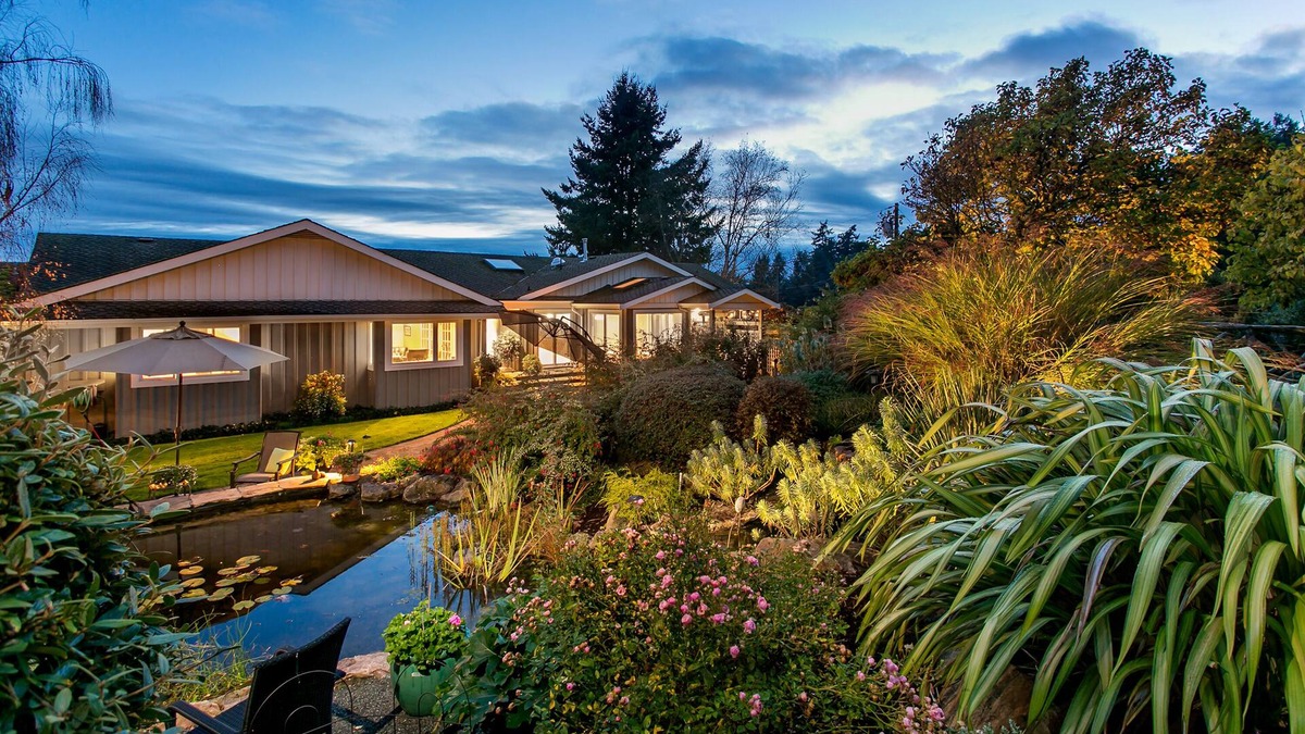 Central Saanich House | WolfShire - Courtyard - Beauty and Serenity in the Valley