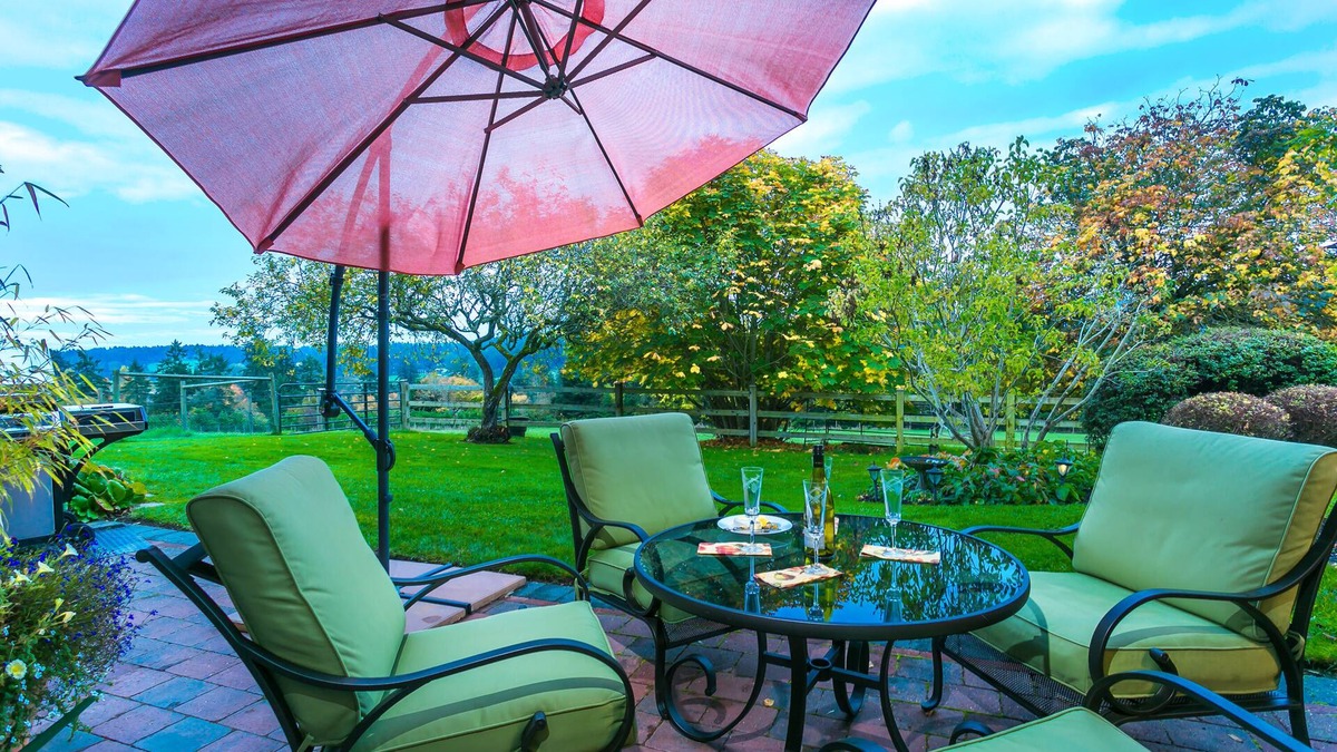 Central Saanich House | WolfShire - Sunrise - Beauty and Serenity in the Valley