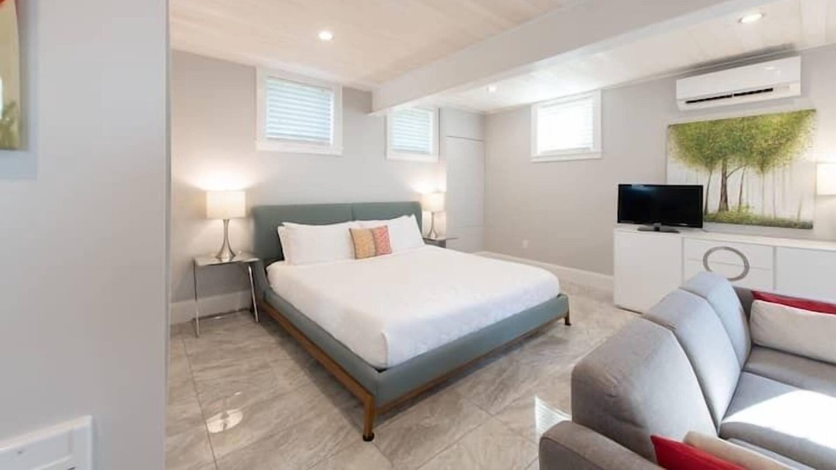 Wolfville House | Wolfville Raven Hill Vineyard Modern Suite