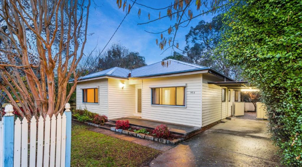 Glenroy House | Wombat Cottage Albury