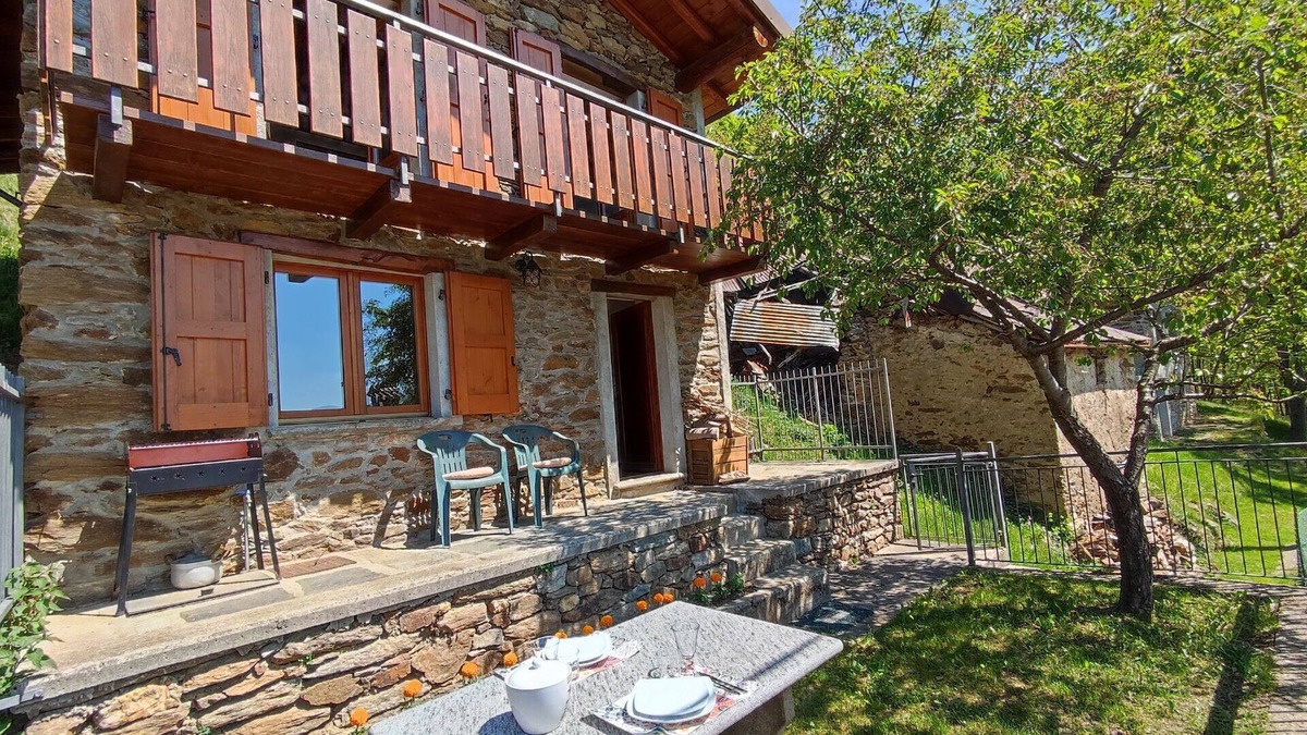 San Nazzaro Val Cavargna House | Wonderful private villa for 4 people with TV, terrace and pets allowed