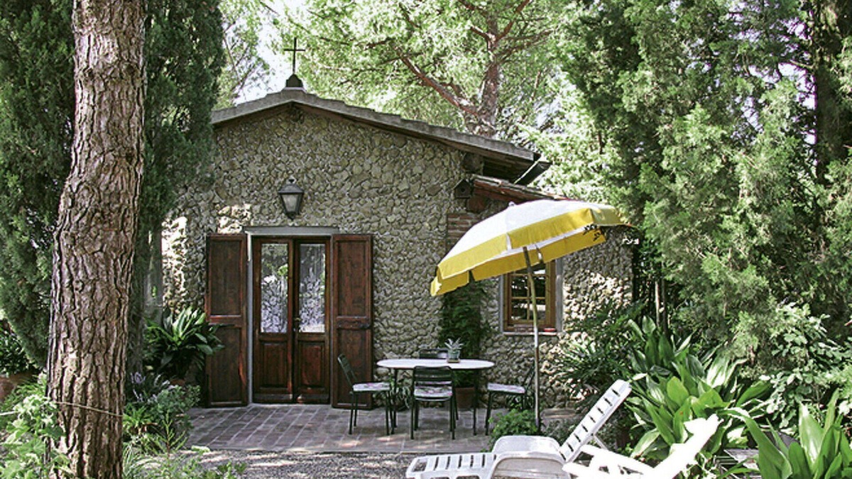 Palaia House | Wonderful private villa for 2 guests with TV, terrace and parking