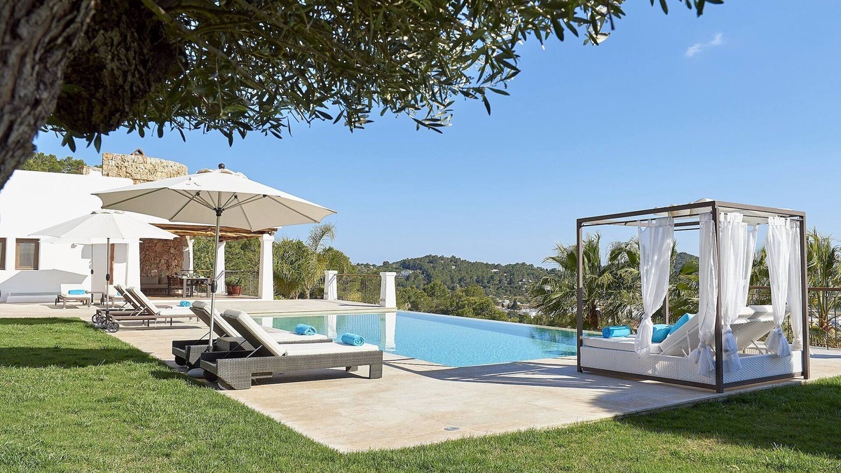 Sant Carles de Peralta Villa | Wonderful Ibiza Villa | Villa Norbert | 4 Bedrooms | Spacious Furnished Sun.