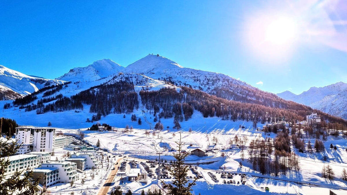 Sestriere Condo | WONDERFUL APARTMENT IN RESIDENCE WITH A VIEW.
