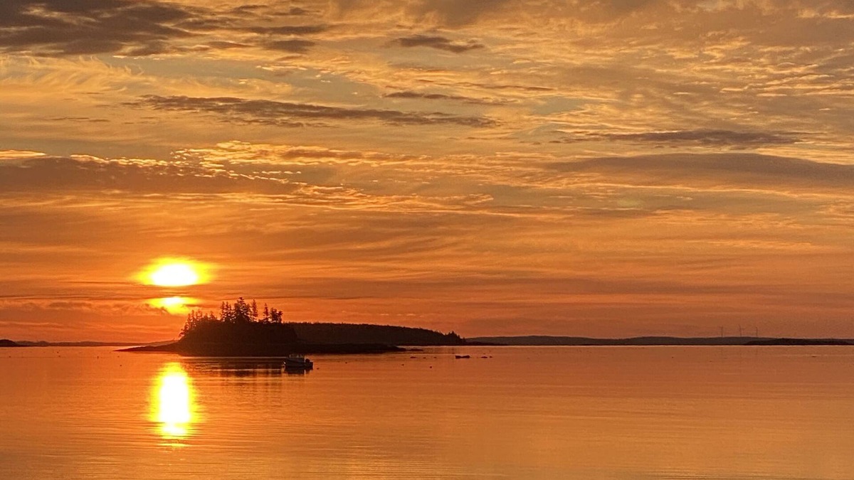 Spruce Head House | Wonderful Artist's Retreat : Private Maine Waterfront : Monet would dig it!