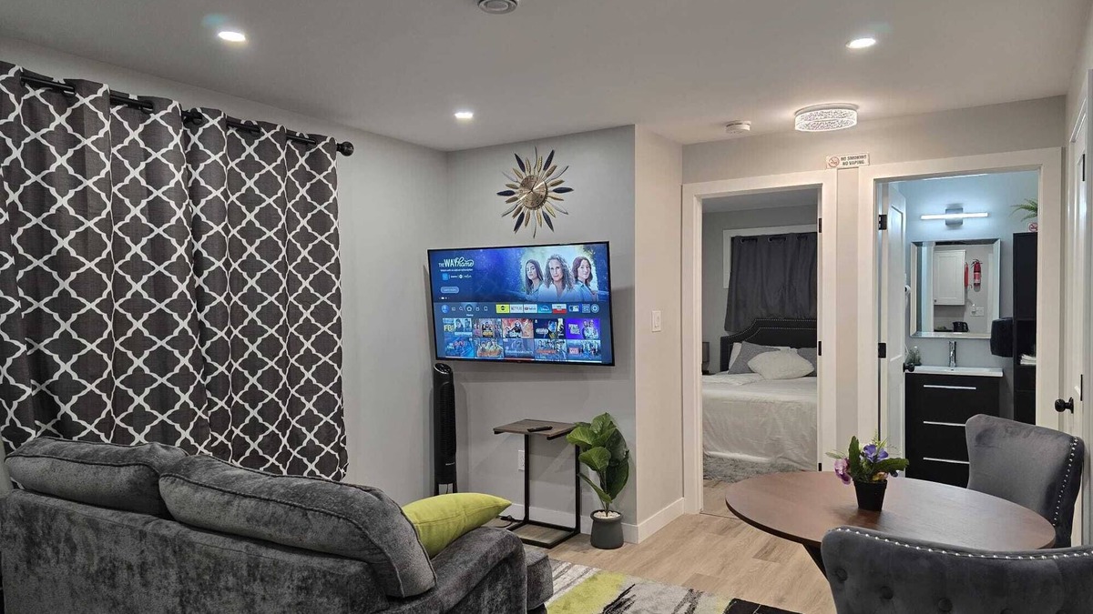 Regina House | Wonderful Basement suite East Regina