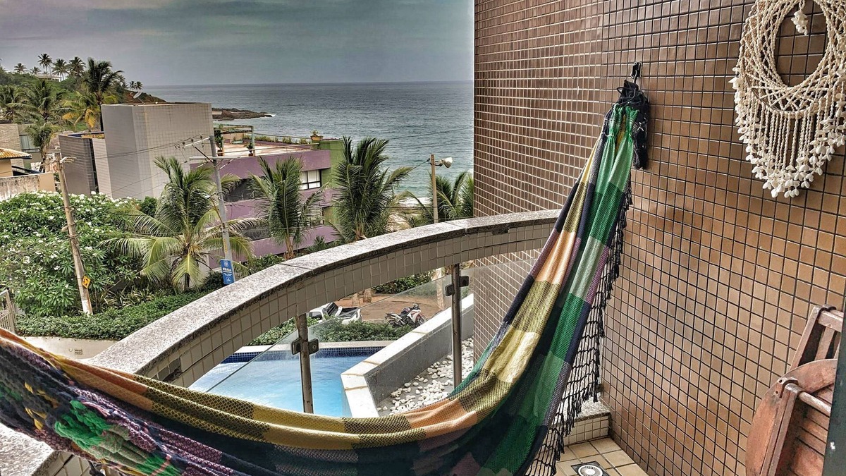 Rio Vermelho Condo | Wonderful beach view 1 bed apt incredible location AC GYM POOl WiFi car garage.