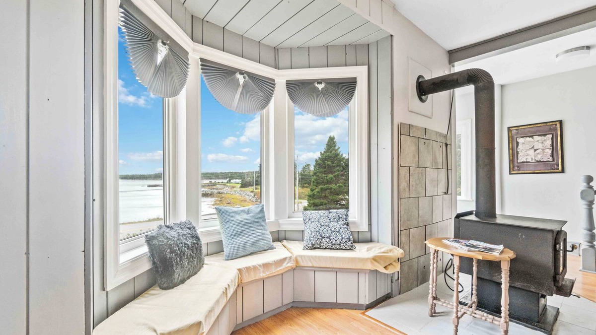 Halifax County House | Wonderful ocean view 3-bedroom house with hot tub - Minimum stay 29 nights
