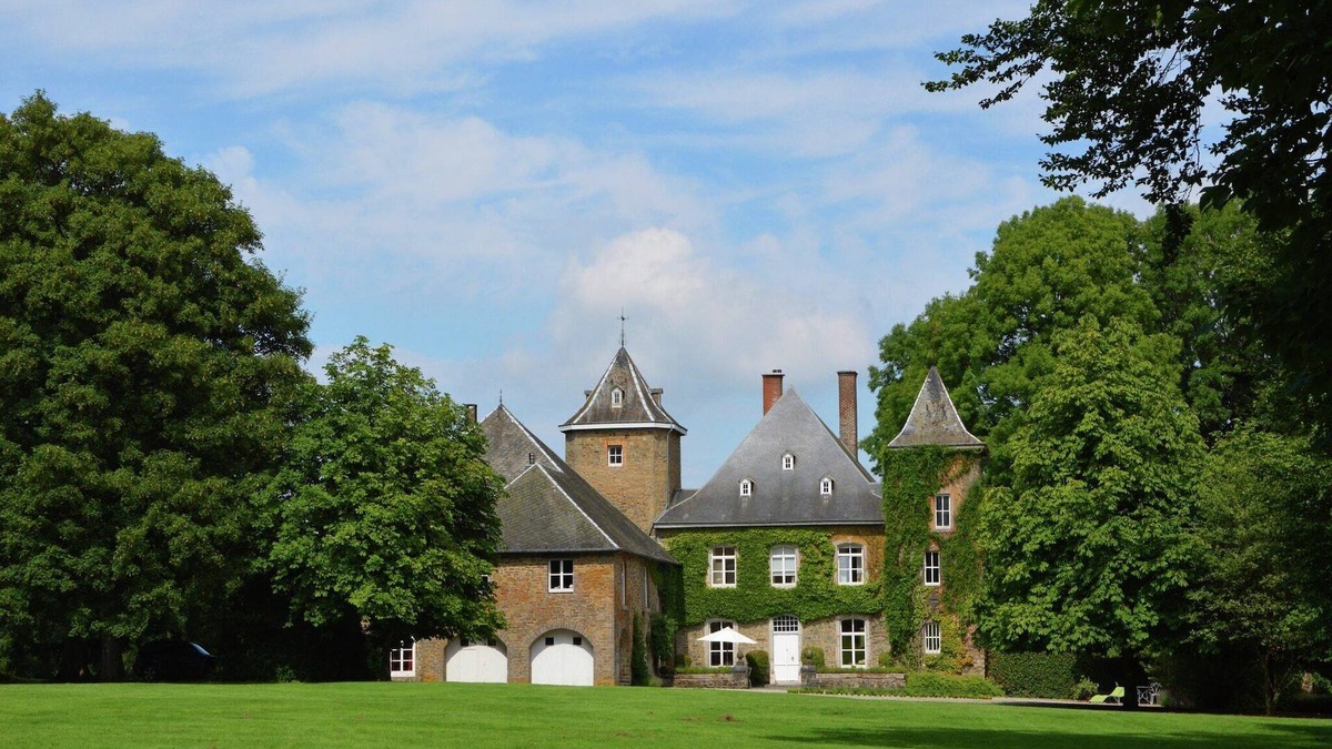 Longchamps-bertogne Other | Wonderful castle in Bastogne with pond