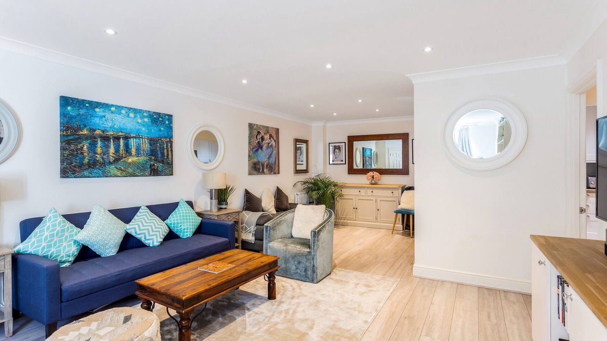Warwick Apartment | Wonderful Central London 2 bed 2 bathroom Flat in the middle of town.
