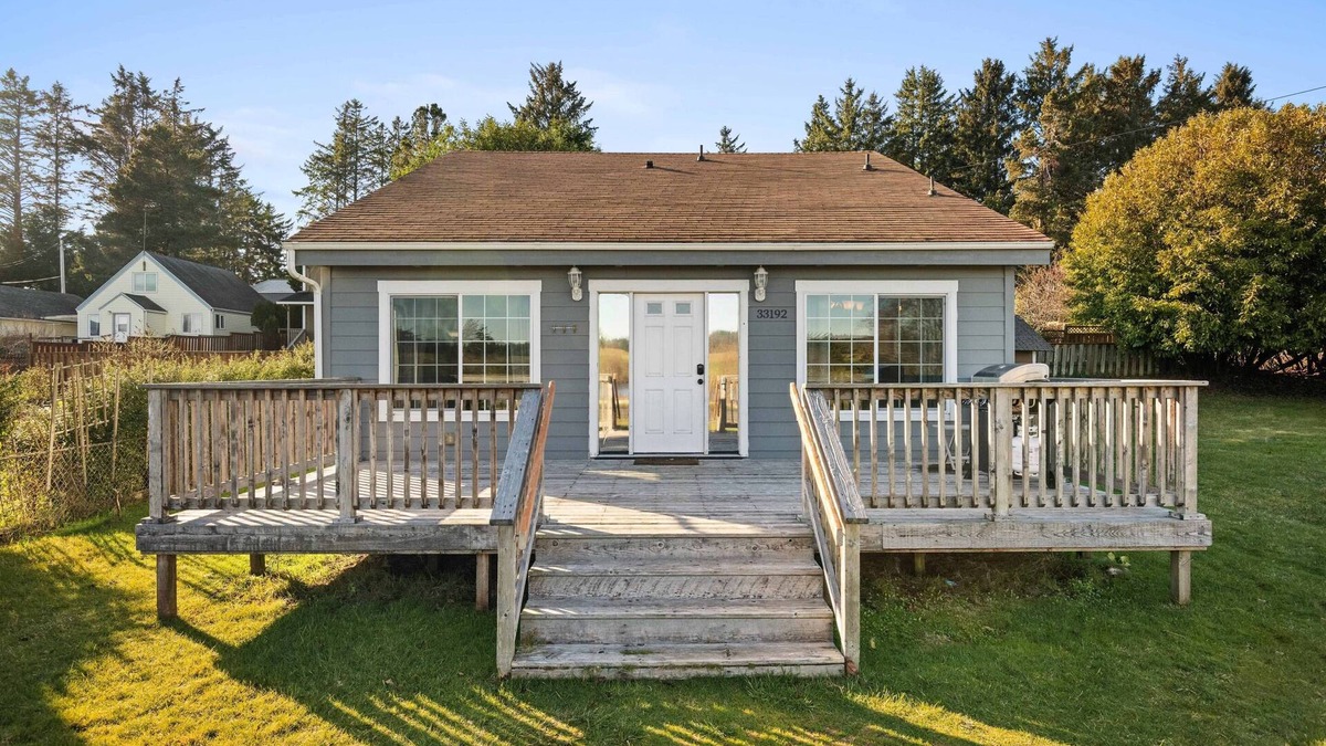 Warrenton House | Wonderful Coastal Retreat, Across From Park and Sunset Lake, 3/4 Mile to Golf and Sunset Beach