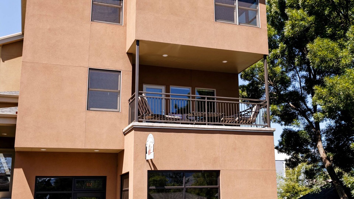 Hood River Condo | WONDERFUL Downtown Condo with everything in the heart of Hood River