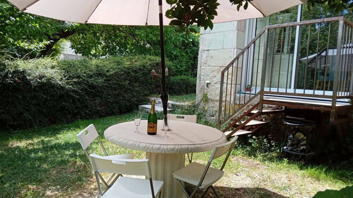 Chissay-en-Touraine House | Wonderful private villa for 3 guests with WIFI, TV, pets allowed and parking