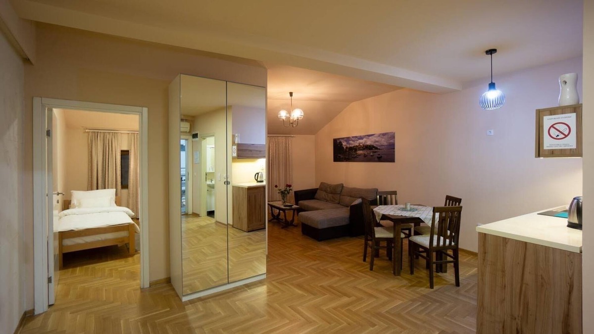Zemun House | Wonderful freshly renovated two bedroom apartment in the very center of Zemun
