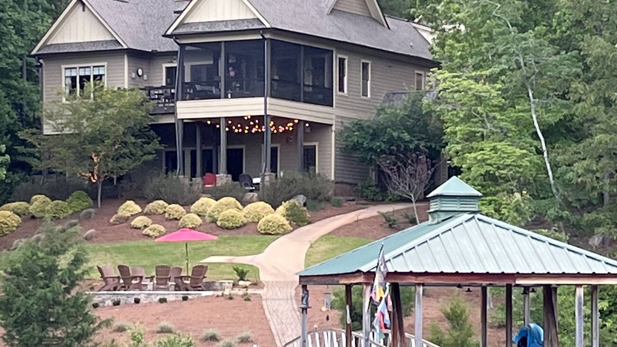 Six Mile House | Wonderful Gathering Spot for Large Families and Friends, 20 Minutes to Clemson