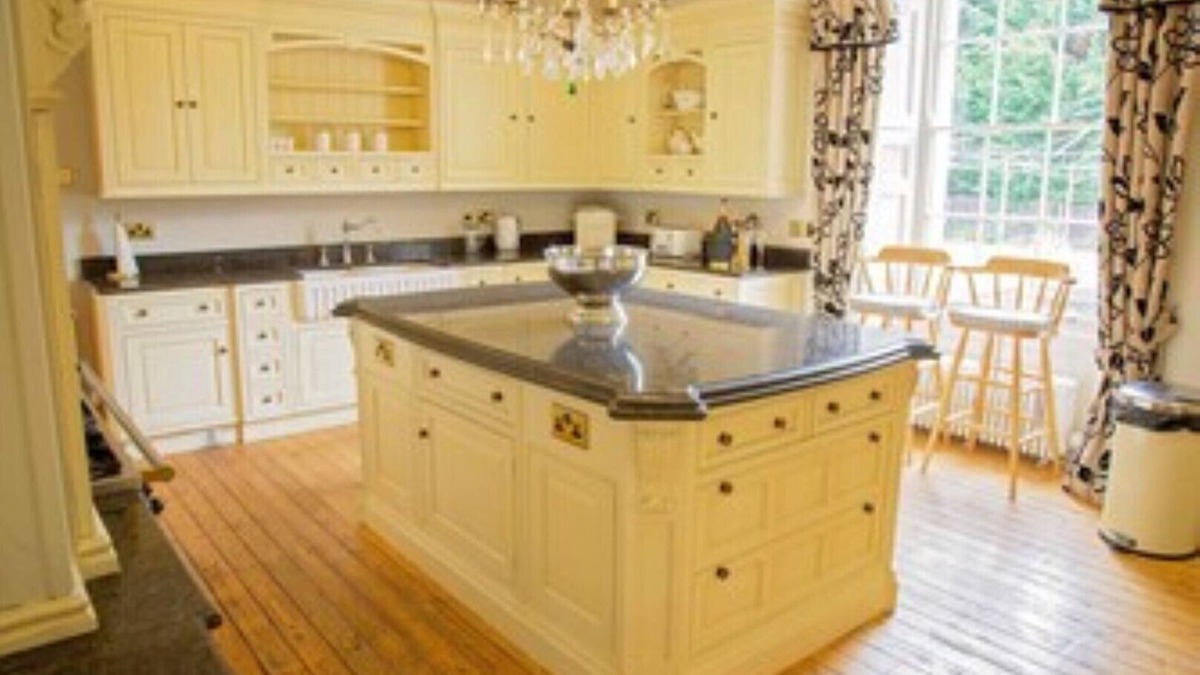 Beachley House | Wonderful Georgian Manor House sleep 28 in Chepstow with Games Room .