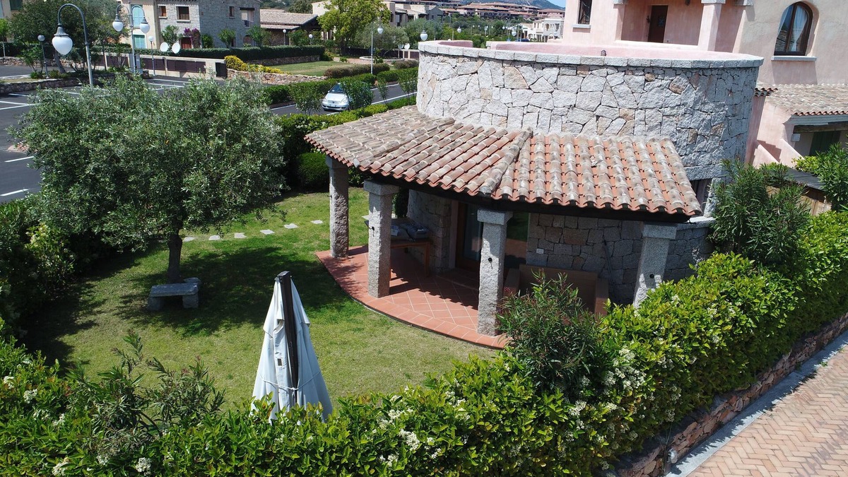Porto San Paolo House | Wonderful head-end villa with large garden and solarium