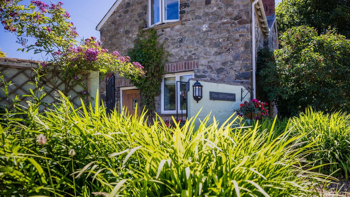 Haverfordwest Cottage | Wonderful holiday cottage, peaceful location with indoor heated swimming pool