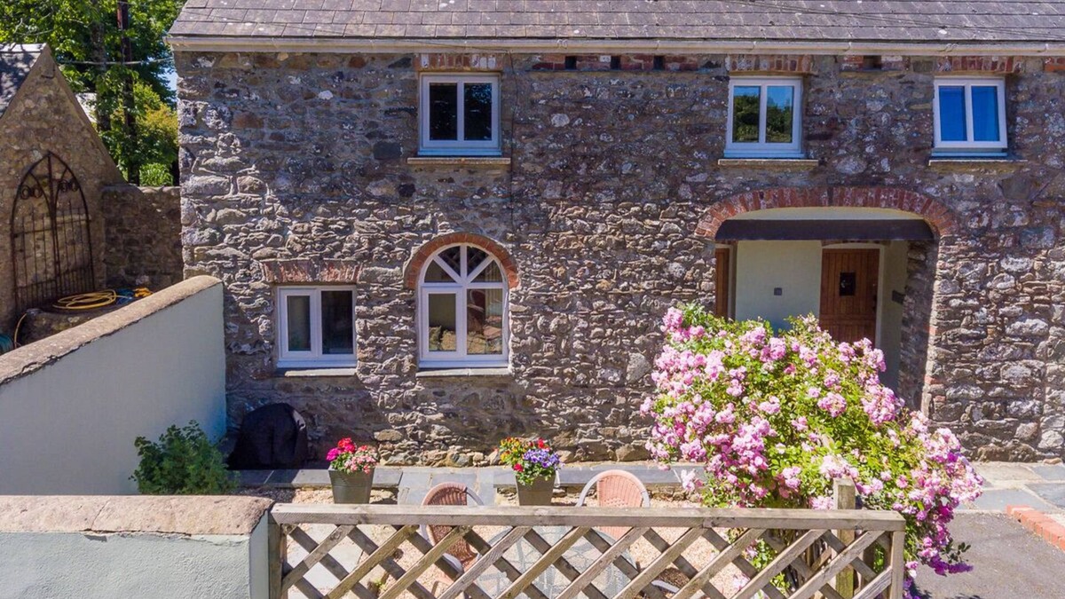 Haverfordwest Cottage | Wonderful holiday cottage, peaceful location with indoor heated swimming pool
