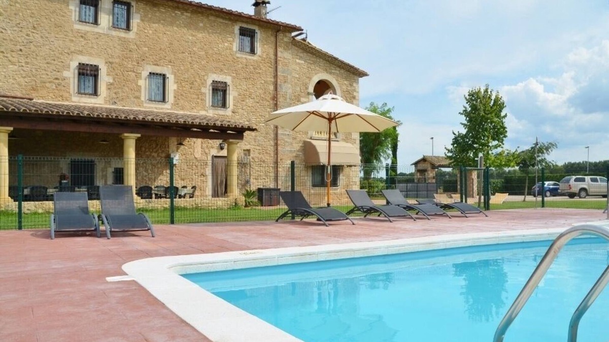 Banyoles Villa | Wonderful holiday home with pool and situated in small authentic village