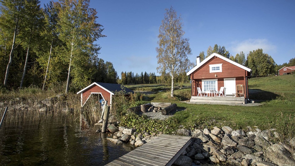 Gallo House | Wonderful holiday home right on the lake with sauna, WiFi and wilderness pool (rentable)