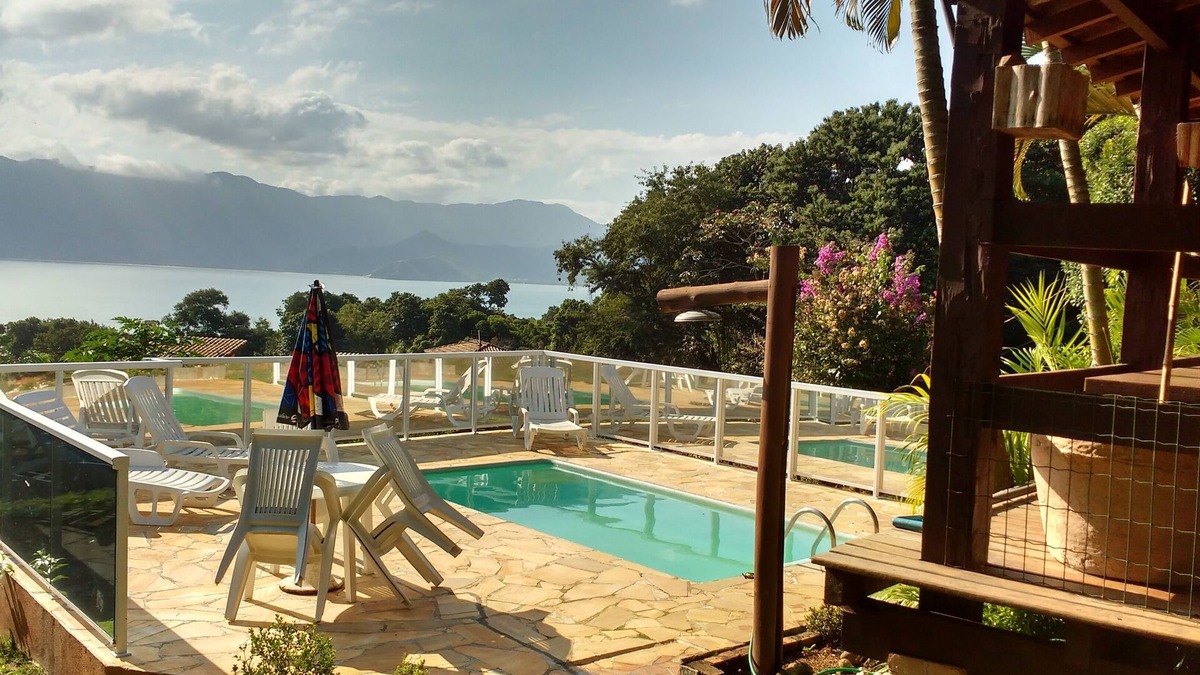 Sao Pedro House | WONDERFUL HOUSE WITH VIEW TO THE SEA WITH SWIMMING POOL AND NEAR THE BEACH OF THE CURRAL.