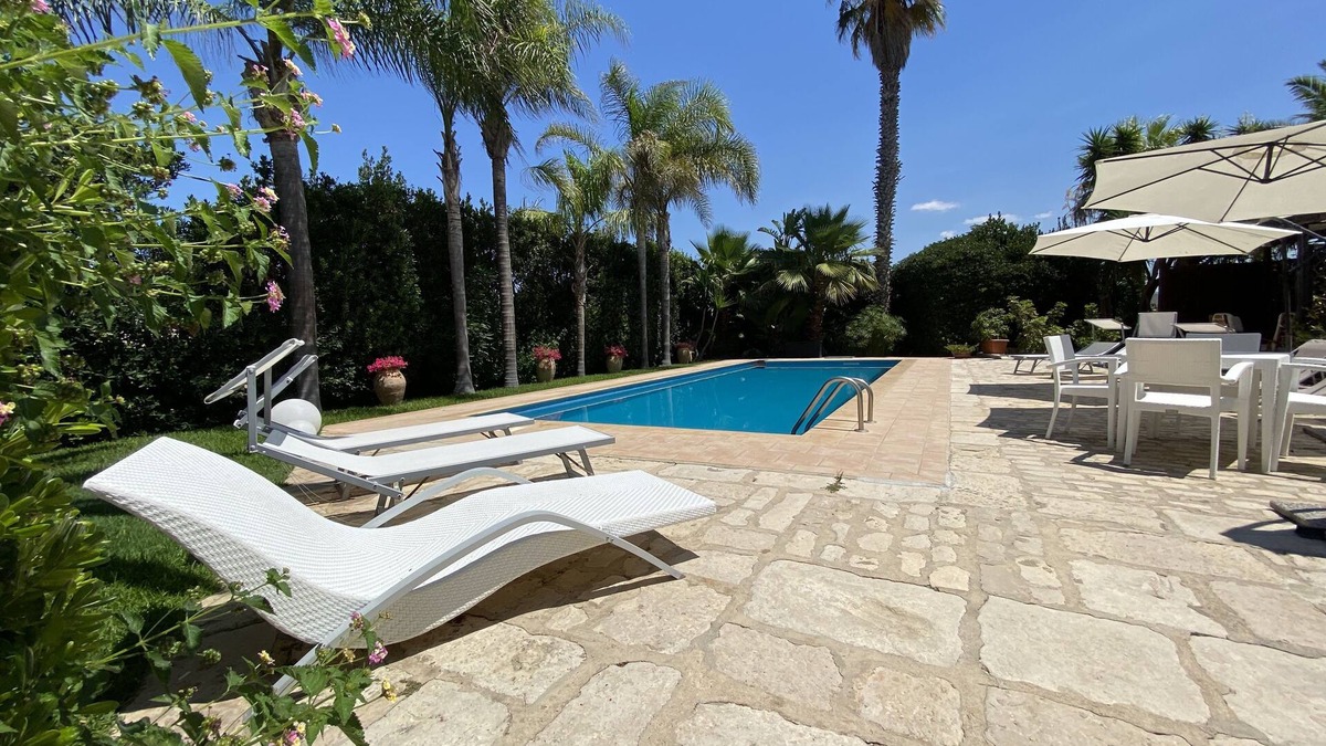 Caucana-finaiti-casuzze-finaiti Nord Villa | Wonderful villa with private swimming pool, park, 350 meters from the beach