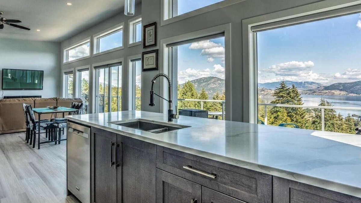 Westshore Estates House | Wonderful Lakeviews!