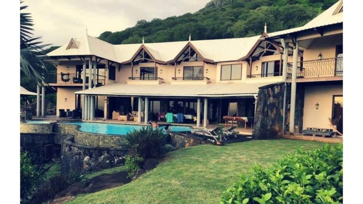 La Preneuse Ski Chalet | Wonderful Manor Villa 6-bedrooms with pool