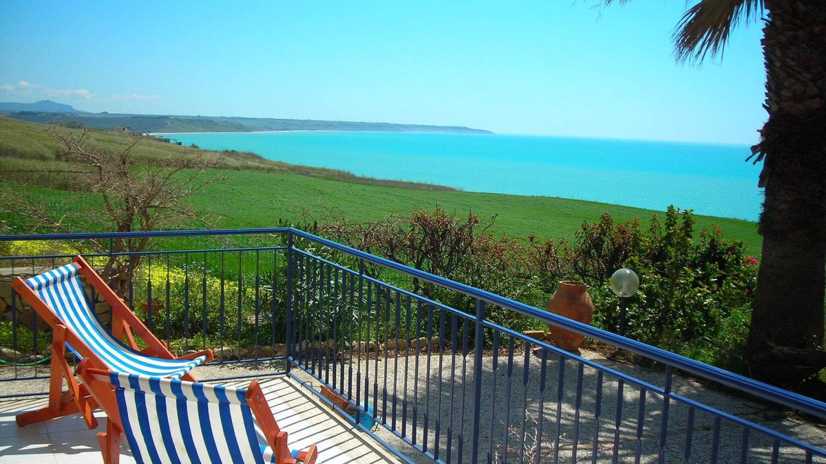 Menfi Villa | wonderful Mediterranean Villa 200 meters from the sea in Portopalo di Menfi