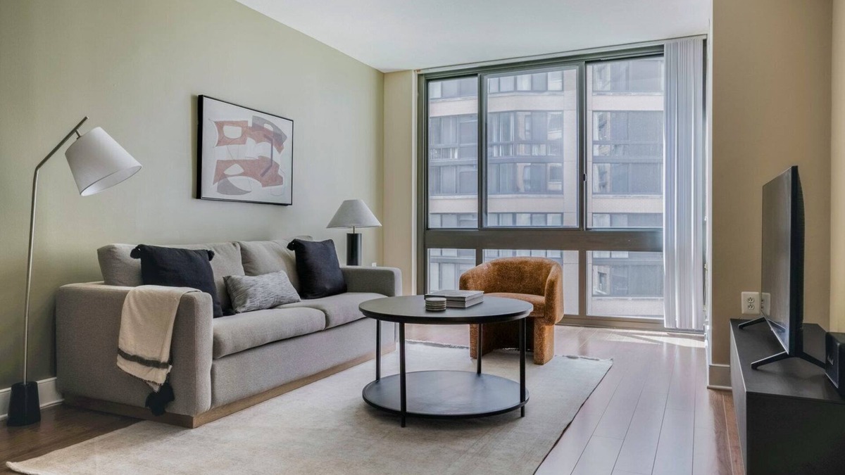 Mount Vernon Triangle Apartment | Wonderful Mt Vernon 1BR w/Gym & Roof Pool, nr Dining, by Blueground