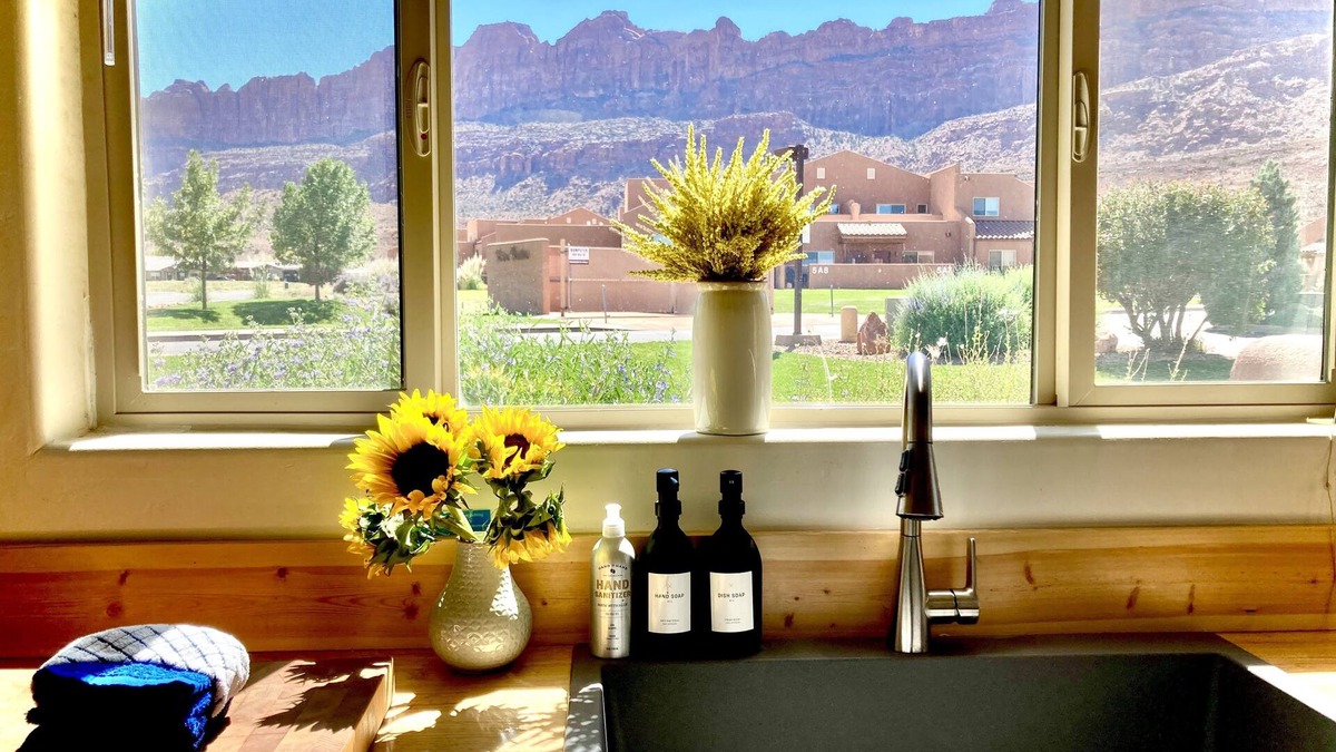 Moab South Valley House | Wonderful New Listing- Moab Getaway Renovated Luxury Rim Vista *Pool Hot-tub*