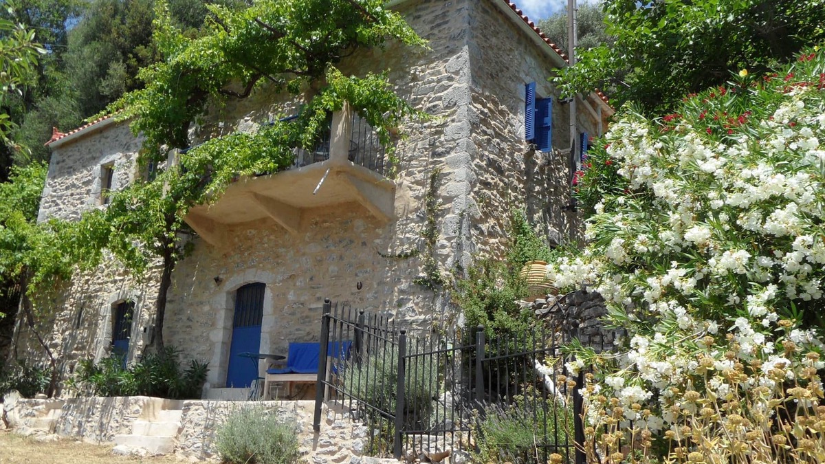 Karvelas House | Wonderful old stone house, with a view on sea and mountains