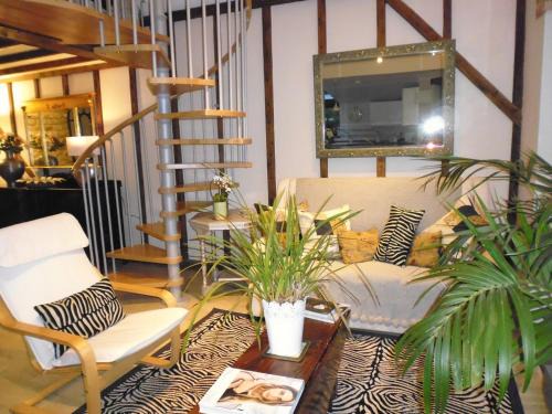 Bloxham House | Wonderful Picturesque Countryside Cottage