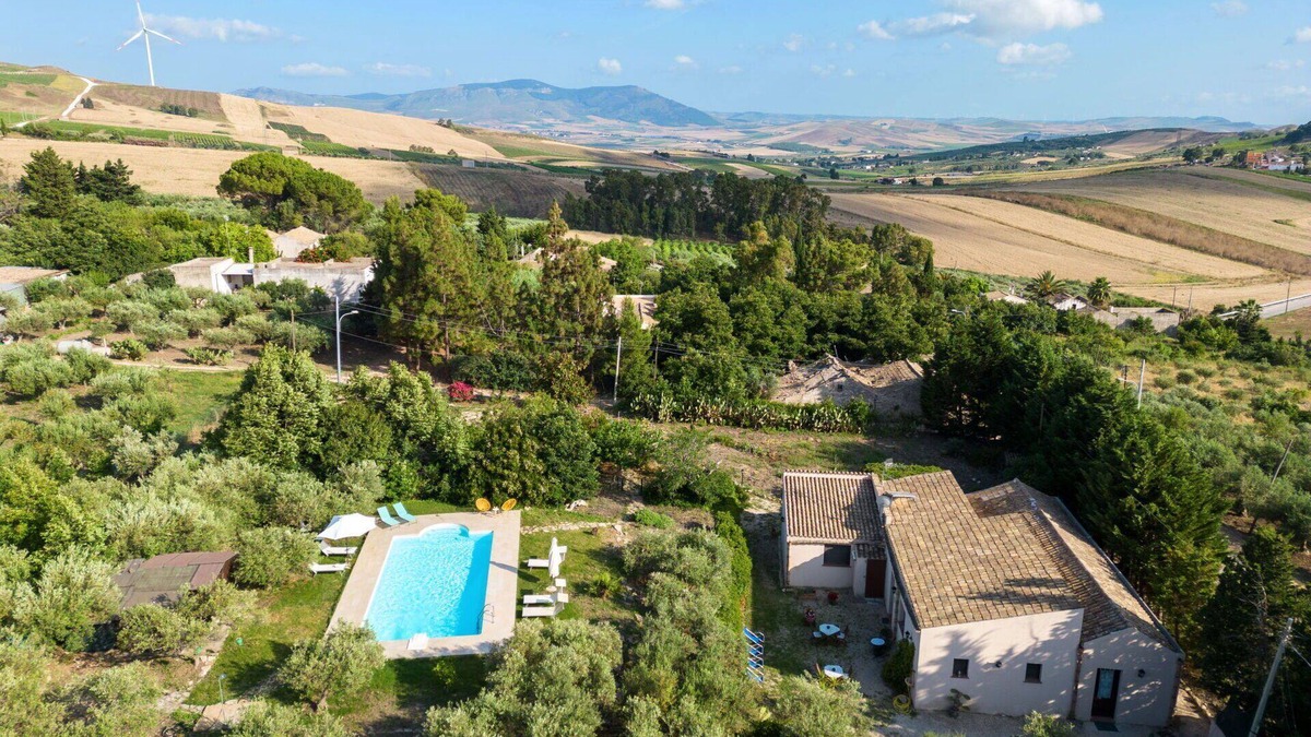 Buseto Palizzolo Villa | Wonderful private villa for 10 people with WIFI, private pool, TV, terrace, pets allowed and par.