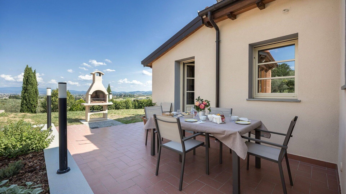 Carmignano Villa | Wonderful private villa with A/C, WIFI, pets allowed, panoramic view and parking, close to Flore.