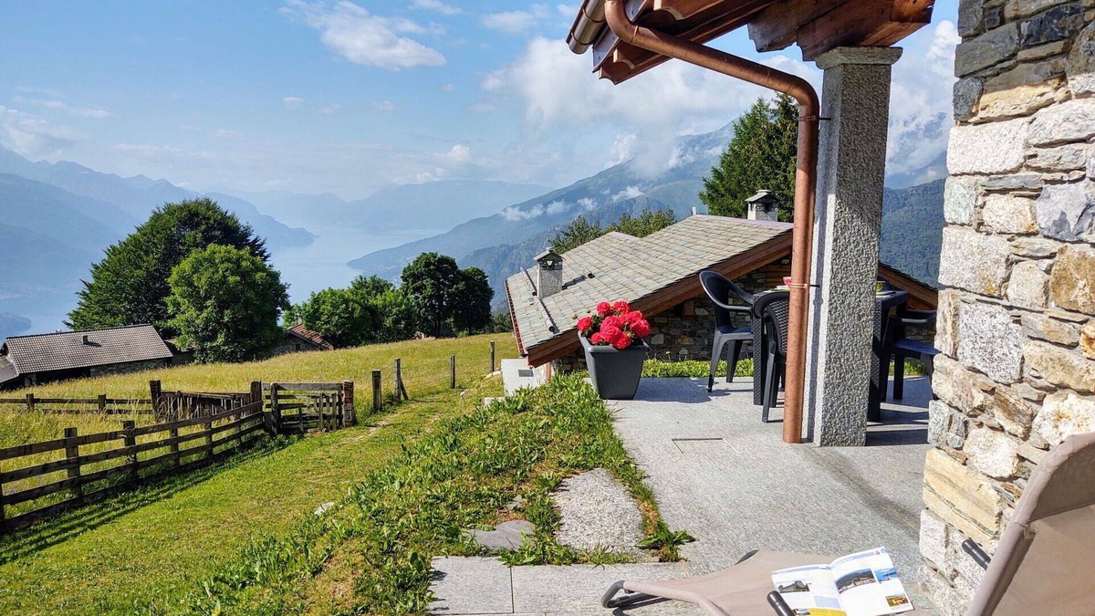 Peglio House | Wonderful private villa for 6 people with WIFI, TV, patio and pets allowed