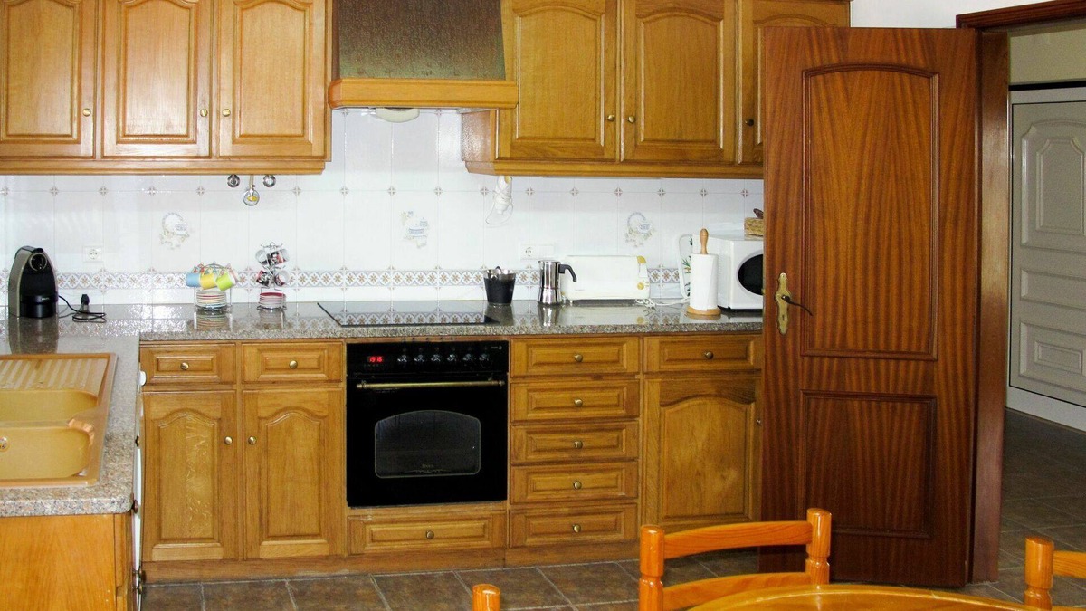 Torres Vedras House | Wonderful private villa for 8 guests with WIFI, private pool, TV, terrace, pets allowed and park.