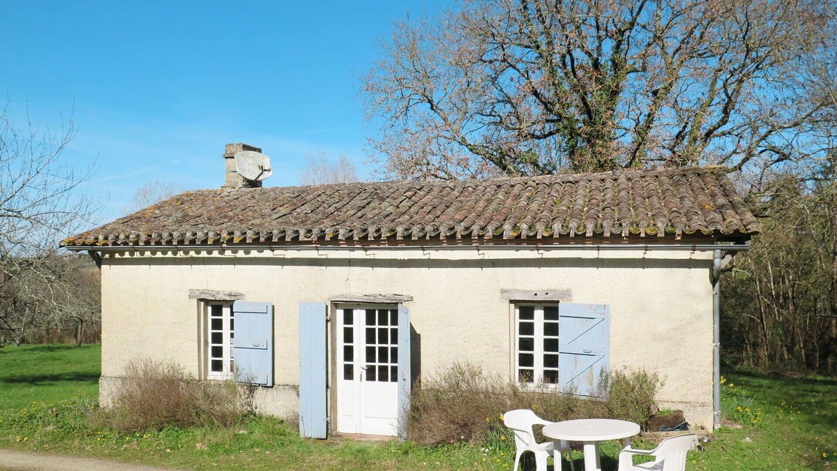 Labretonie Villa | Wonderful private villa for 3 guests with TV, terrace, pets allowed and parking
