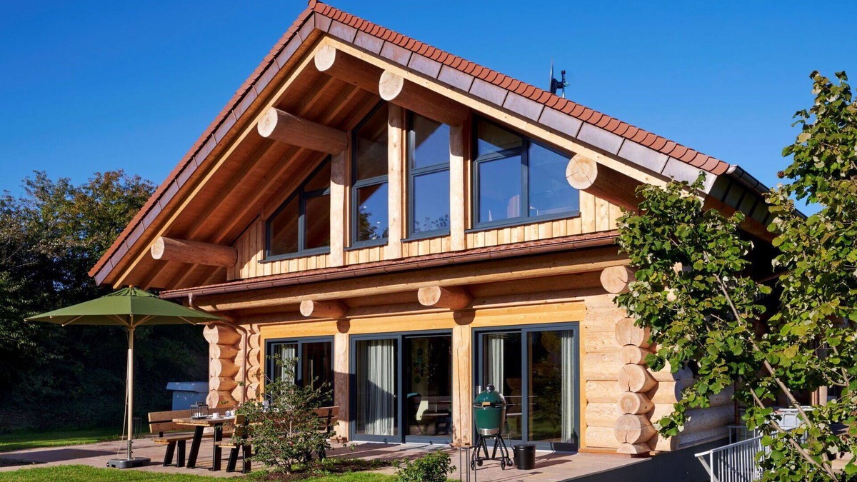 Heitersheim House | Wonderful private villa for 8 people with hot tub, pool, WIFI, TV, patio and pets allowed