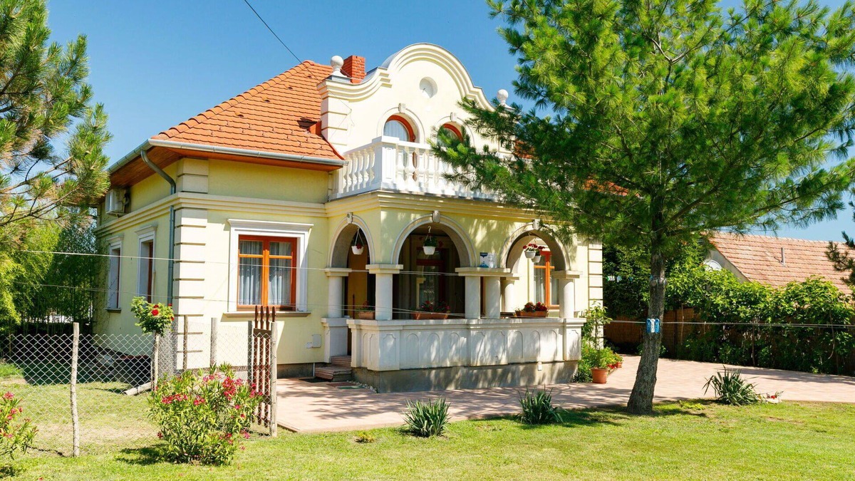 Balatonoszod House | Wonderful private villa for 10 people with A/C, WIFI, TV, terrace and parking