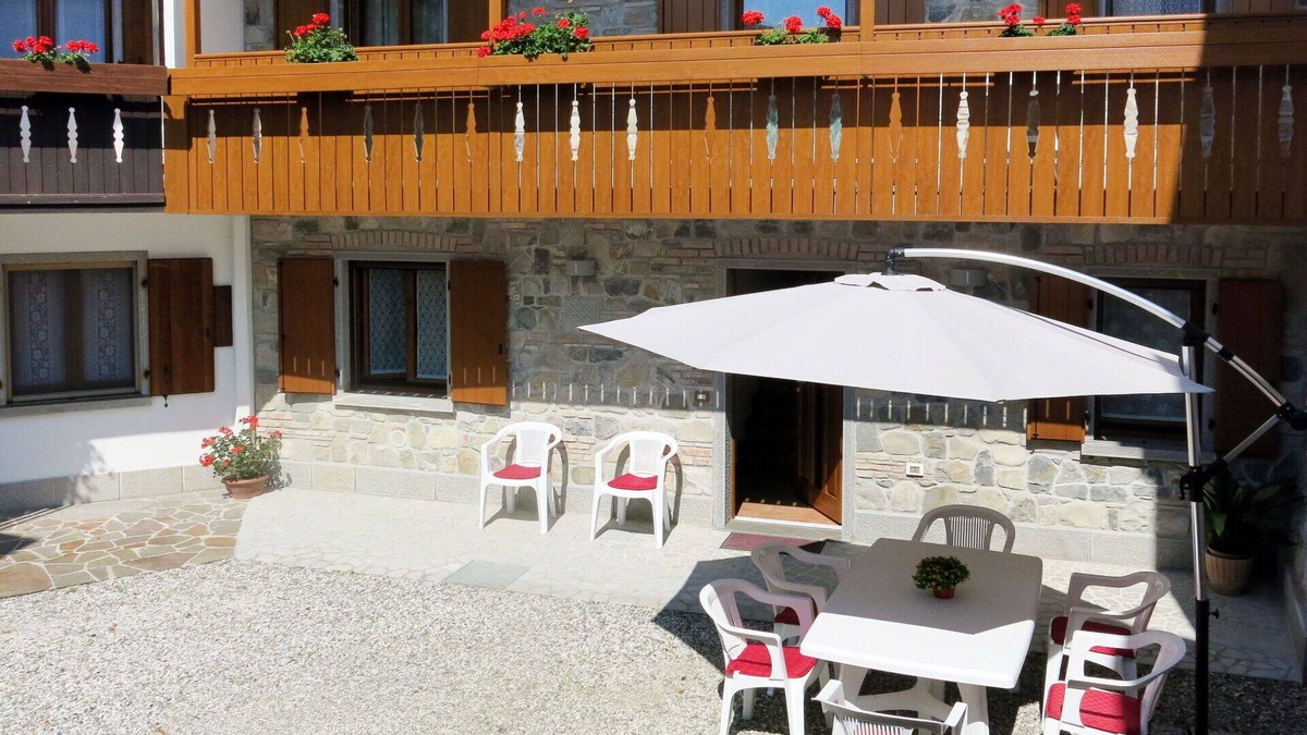 San Leonardo House | Wonderful private villa for 8 guests with WIFI, TV, patio and parking