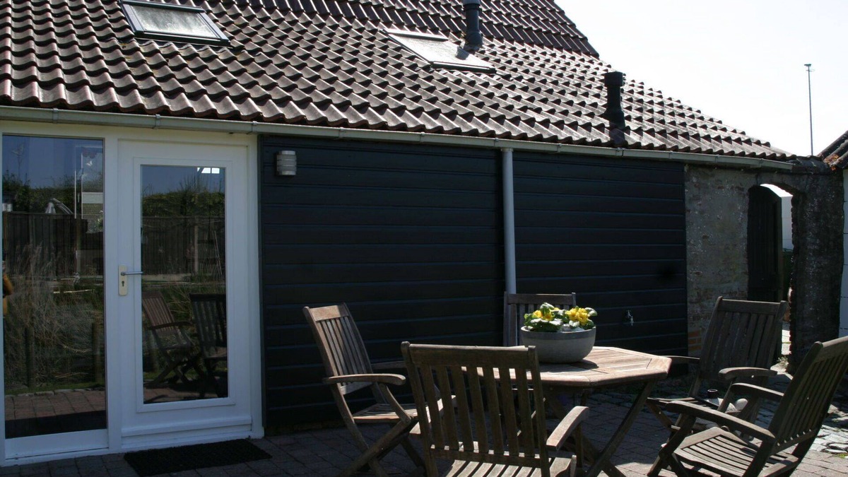 Schoondijke House | Wonderful private villa for 4 guests with WIFI, TV, terrace and pets allowed