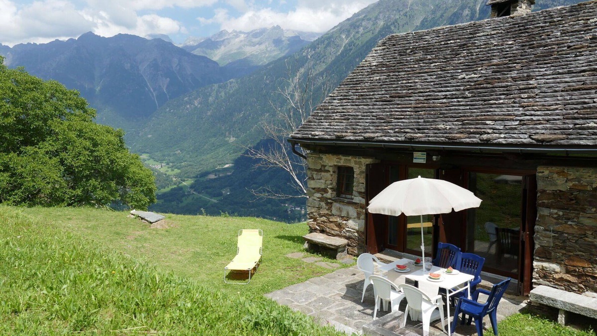Acquarossa House | Wonderful private villa for 6 people with WIFI, TV, patio, pets allowed and parking