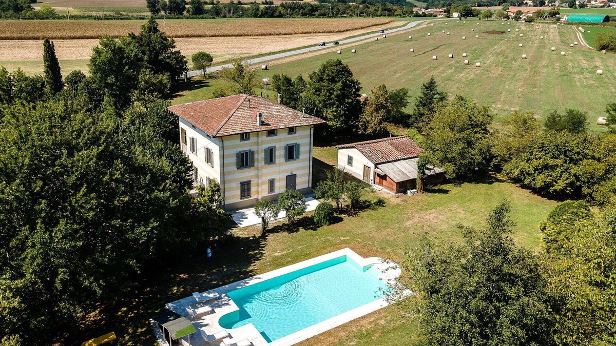 Scarperia e San Piero Villa | Wonderful private villa for 16 guests with WIFI, private pool, TV, patio, pets allowed and parking