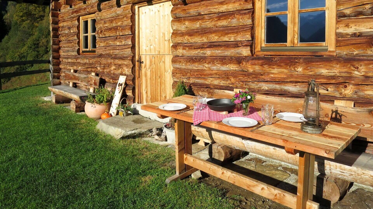 Uttendorf House | Wonderful private villa for 6 guests with WIFI, TV, terrace and parking
