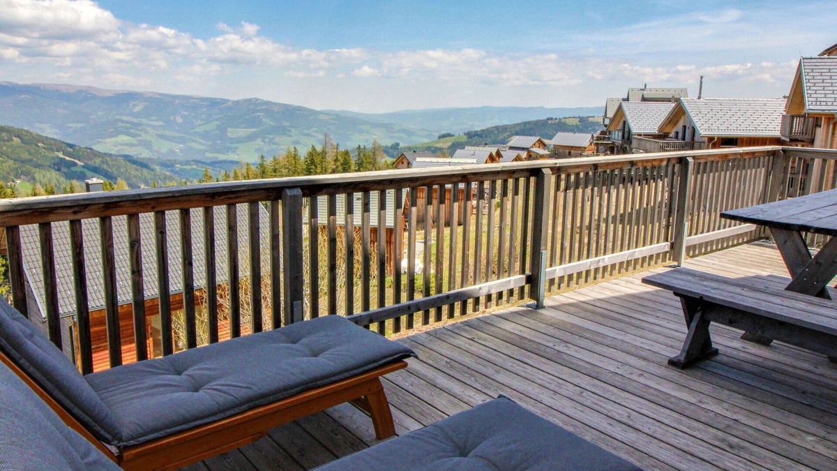 Wolfsberg House | Wonderful private villa with hot tub, WIFI, TV, terrace, pets allowed, panoramic view and parking