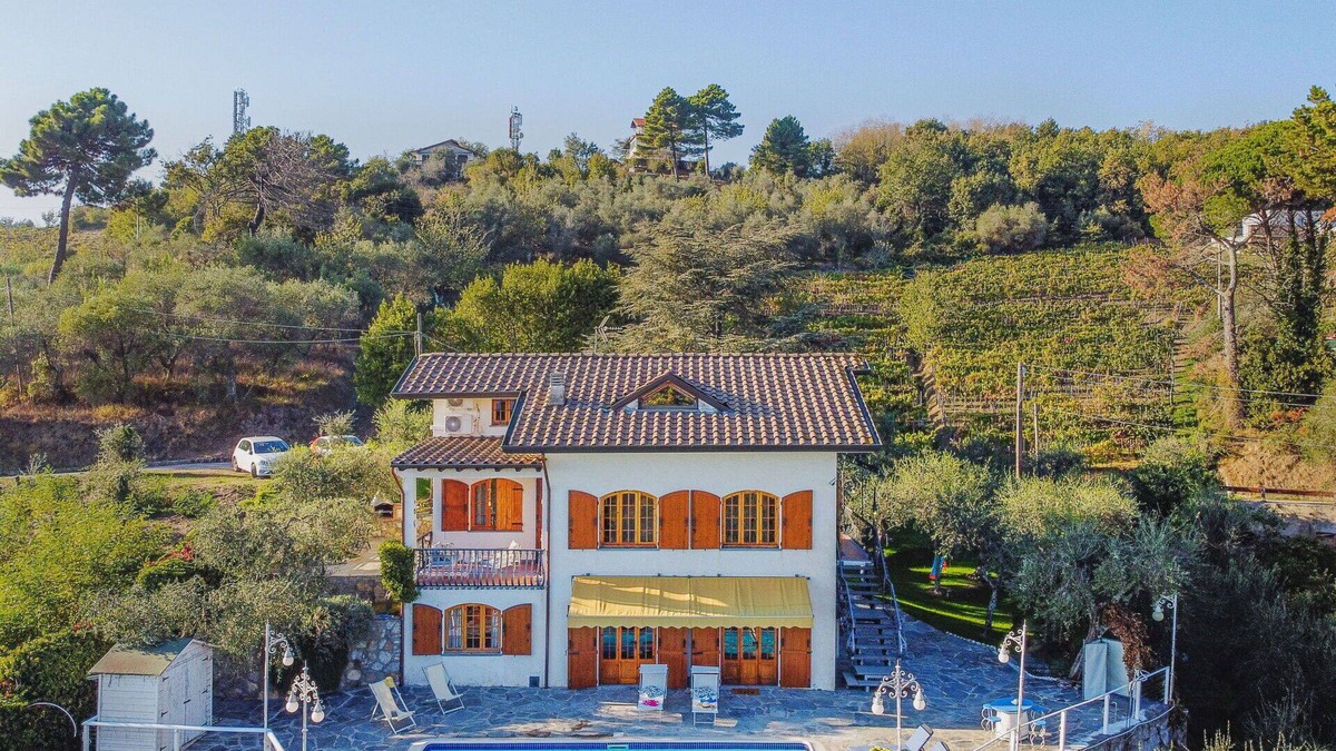 Corsanico House | Wonderful private villa with WIFI, private pool, A/C, TV, patio, pets allowed and parking