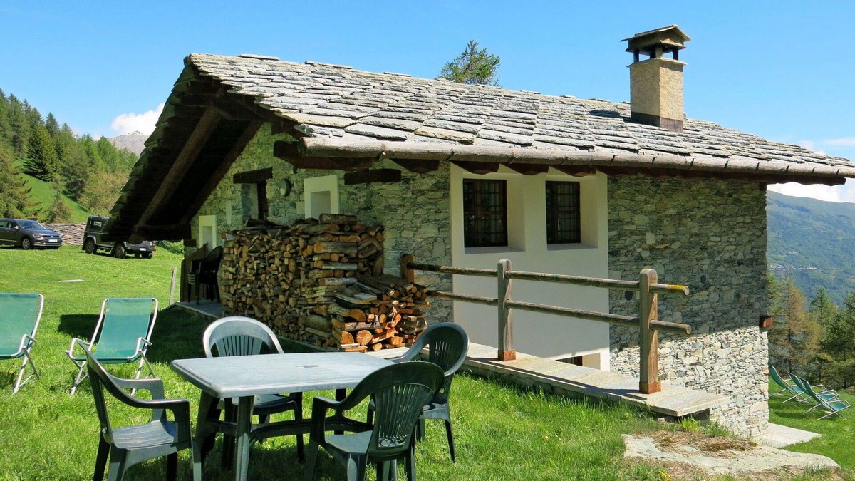 Sampeyre House | Wonderful private villa for 9 people with TV and patio