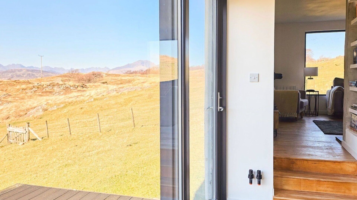 Breakish House | Wonderful private villa for 8 people with TV, terrace and panoramic view